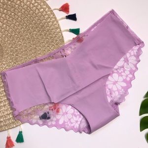 Victoria’s Secret No Show Hiphugger Panty